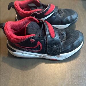 Boys Nike basketball shoes- HOLD